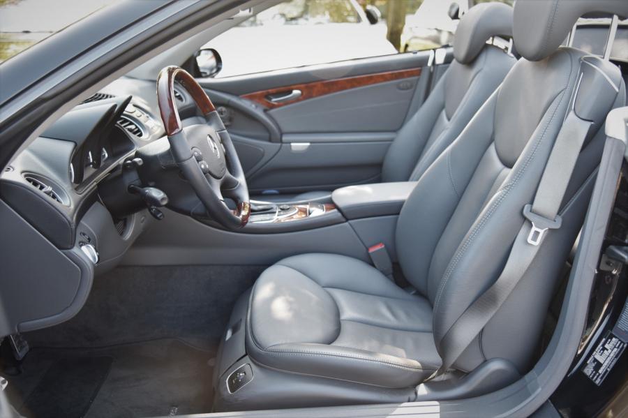 Интерьер Mercedes-Benz SL500 (R230) 2003 года  (фото 33 из 86)